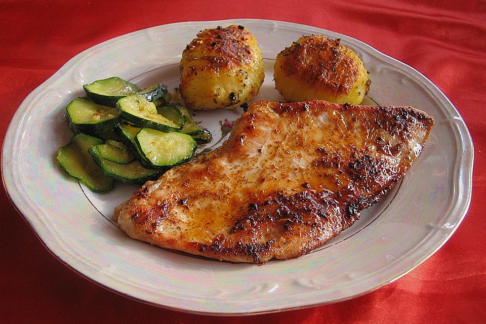 Scharfe Putenschnitzel mit Salzkartoffeln