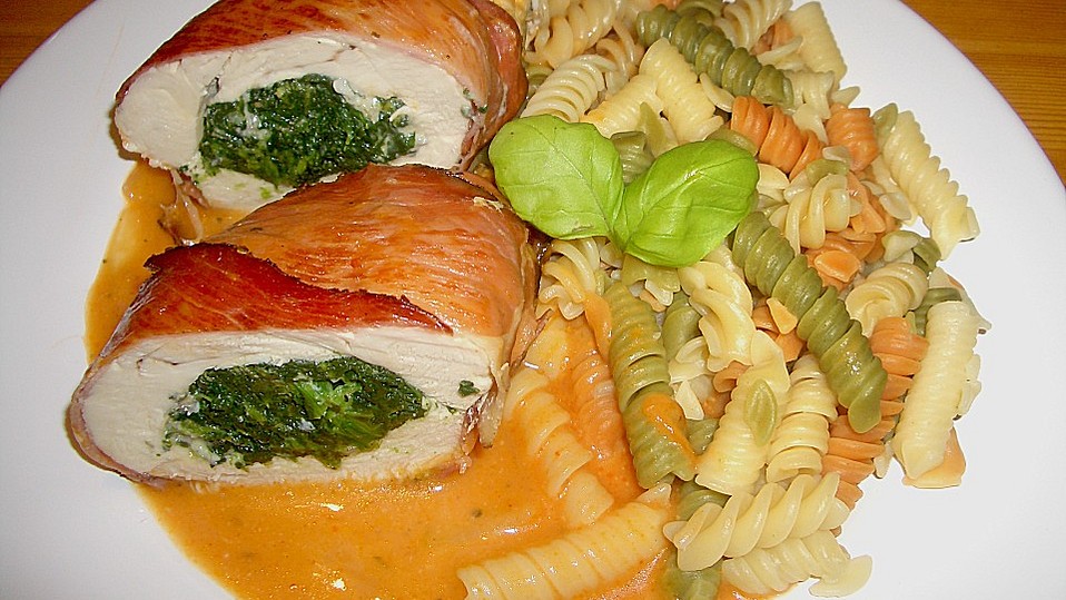 Gefüllte Hähnchenbrust in Marsalasauce auf Gorgonzolaspinat von Hexchen0103