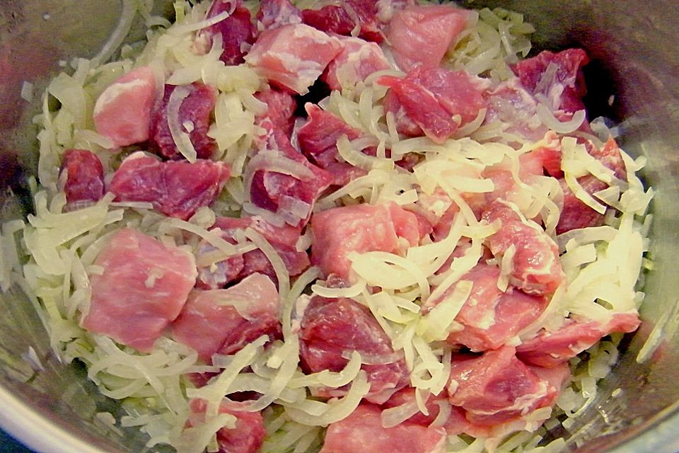 Biergulasch mit Kümmel