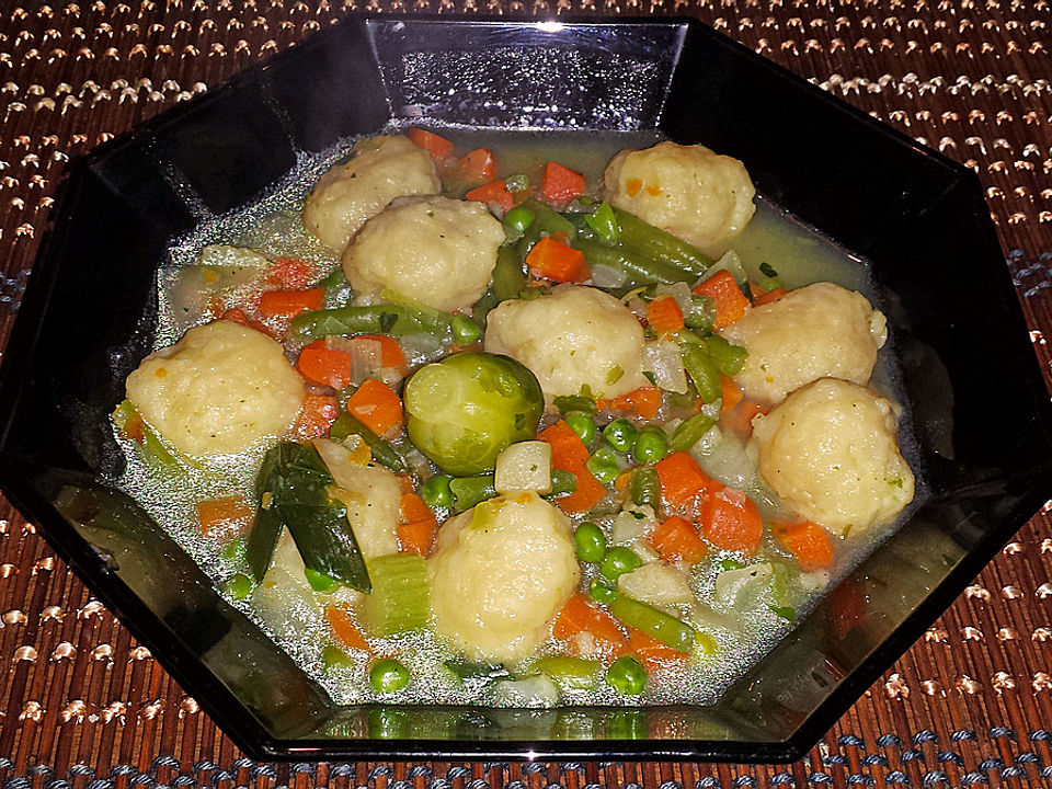 Gemüsesuppe mit Käseklößchen von miguan| Chefkoch