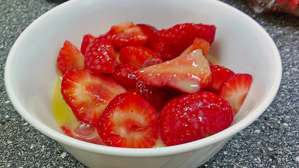 Erdbeeren mit Rumschaum Erdbeeren mit Rumschaum