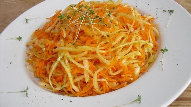 Möhren - Weißkraut - Salat Möhren - Weißkraut - Salat