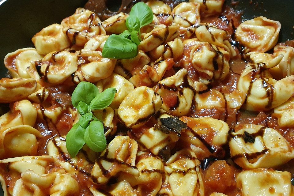 Tortellini in Salbei - Tomaten - Butter