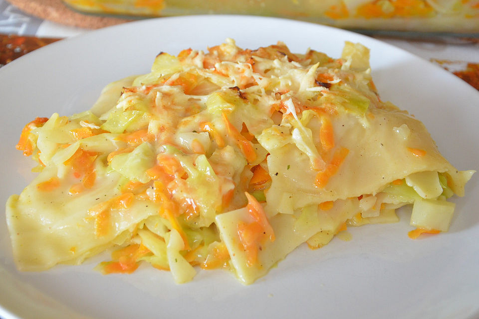 Wunderbare Spitzkohl-Möhren-Lasagne mit Salbei und Muskat