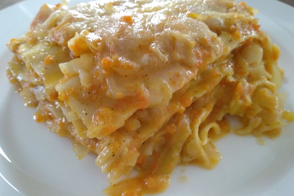 Wunderbare Spitzkohl-Möhren-Lasagne mit Salbei und Muskat