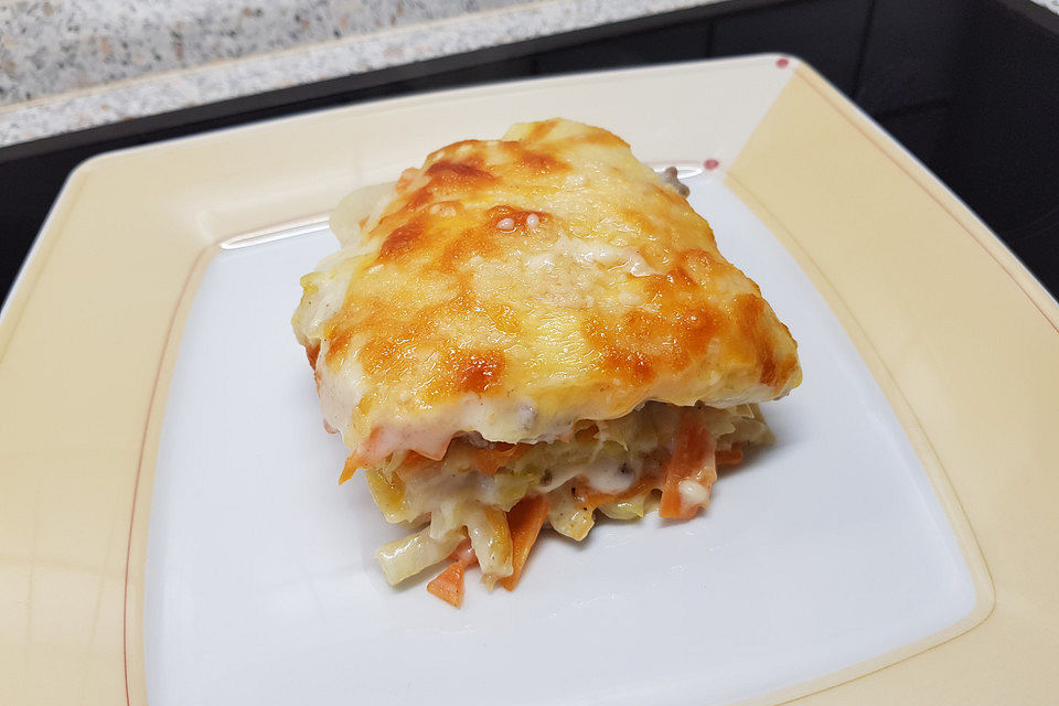 Wunderbare Spitzkohl-Möhren-Lasagne mit Salbei und Muskat