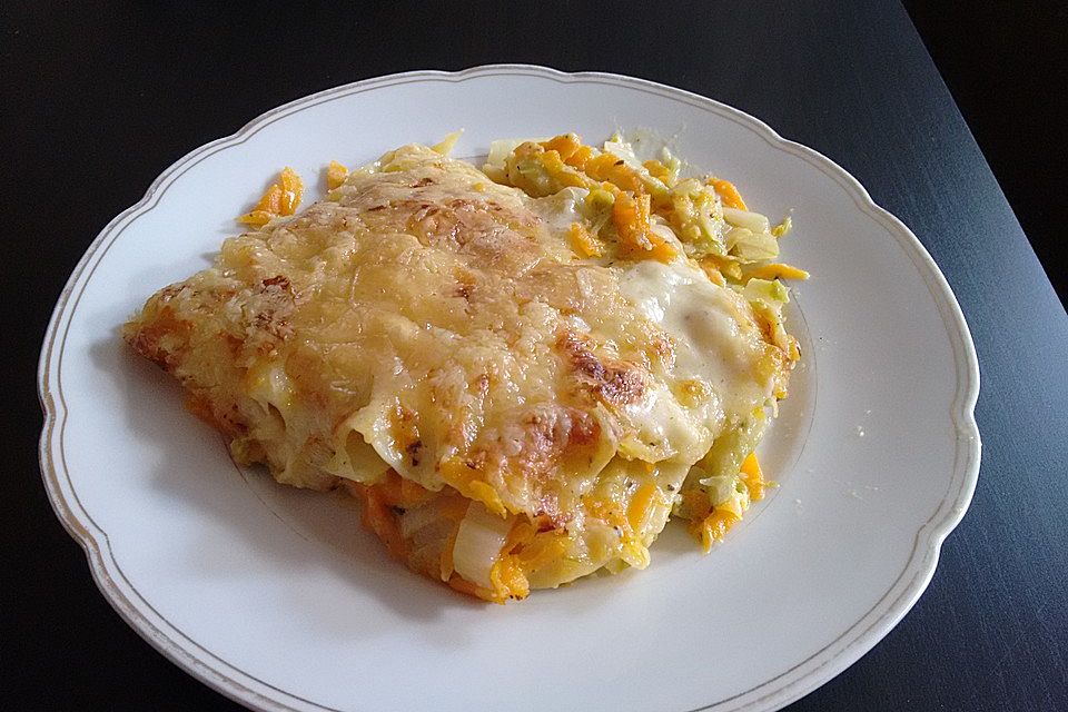 Wunderbare Spitzkohl-Möhren-Lasagne mit Salbei und Muskat