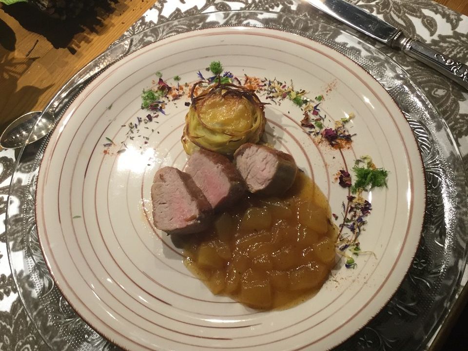 Schweinemedaillons mit Bratapfel - Honig - Sauce von Corela1| Chefkoch