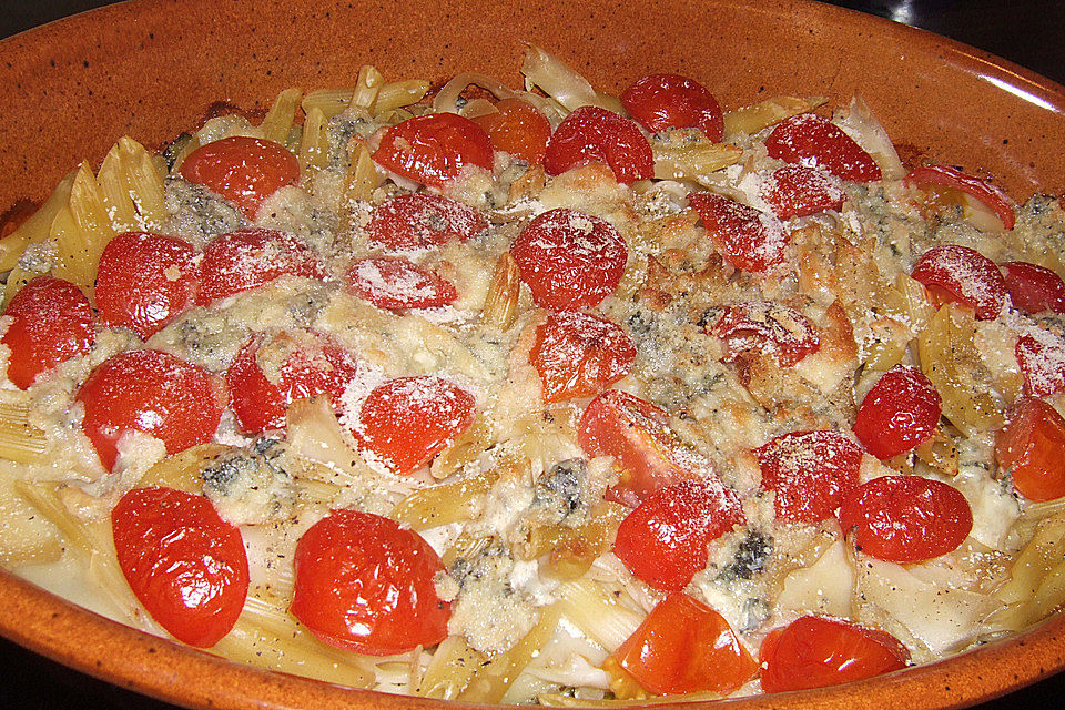 Tomatengratin mit Zucchini, Nudeln und Roquefort