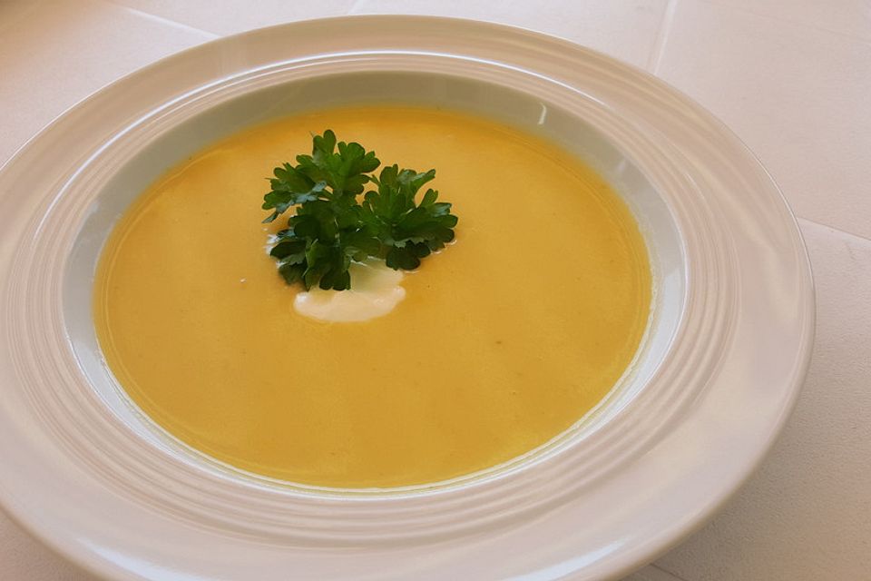 Gelbe Zucchini - Käse - Suppe