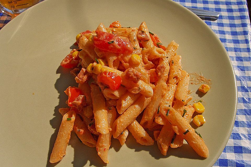 Nudelsalat mit Brunch Paprika-Peperoni