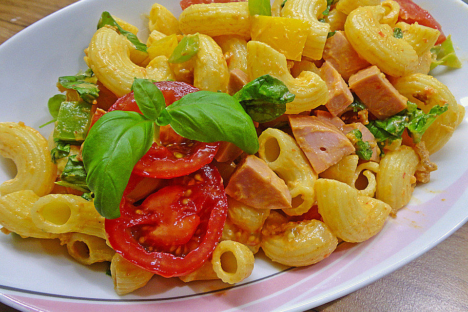 Nudelsalat mit Brunch Paprika-Peperoni