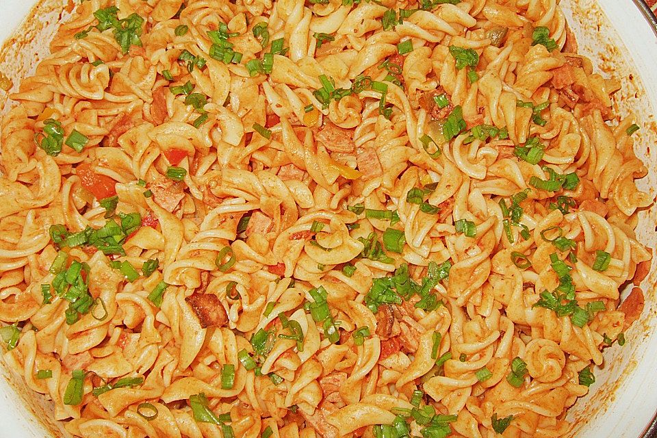 Nudelsalat mit Brunch Paprika-Peperoni