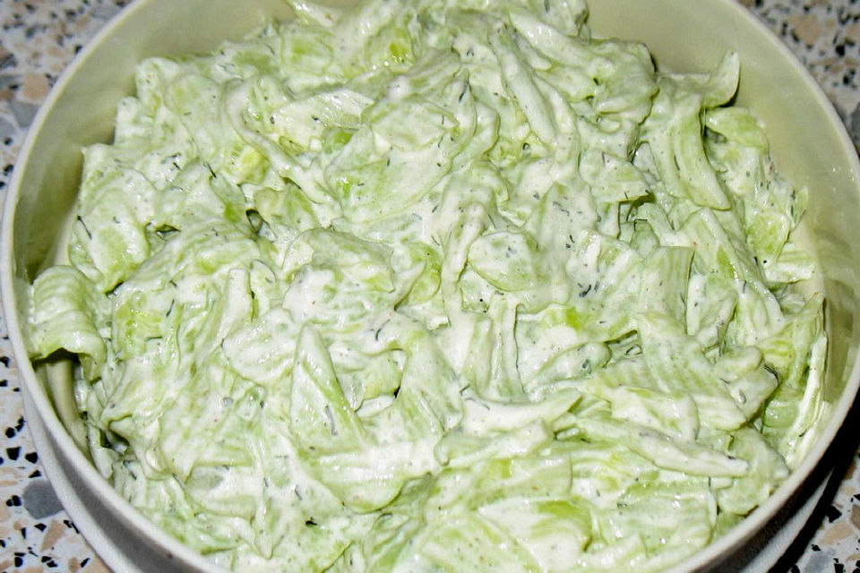 Schmand - Gurkensalat mit Dill