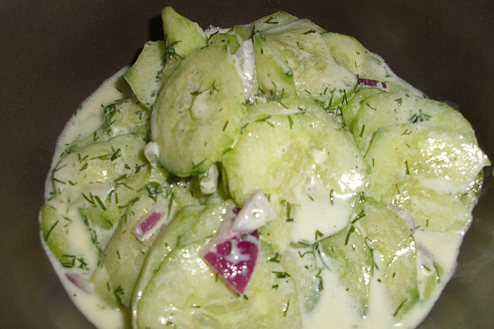 Schmand - Gurkensalat mit Dill