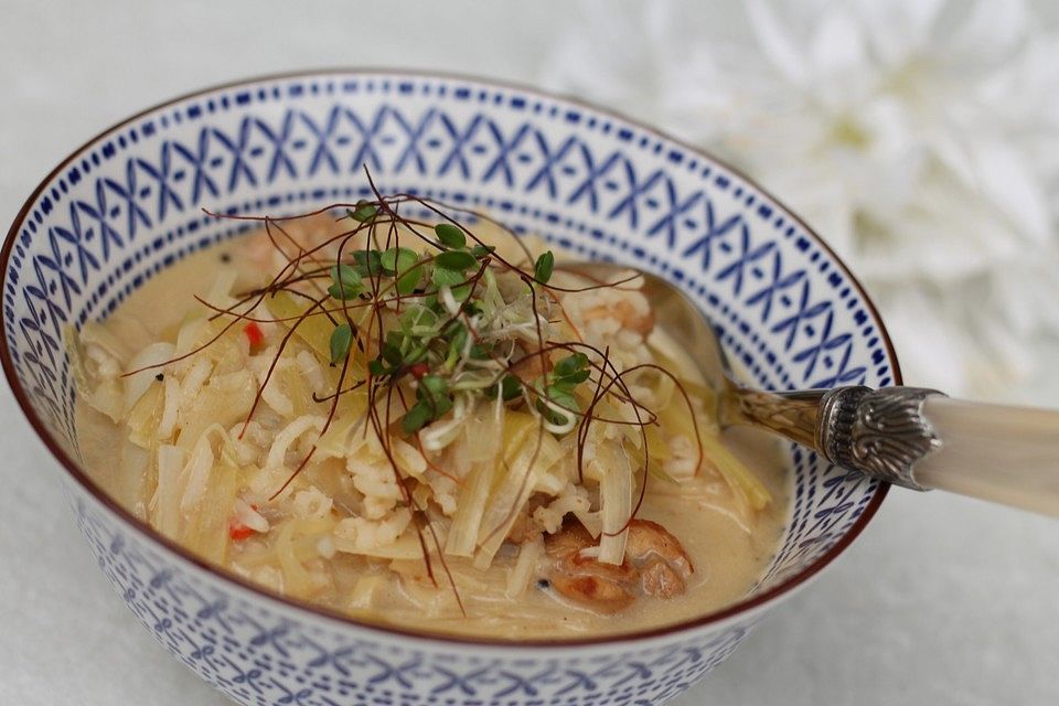 Asiatische Suppe mit Kokosmilch