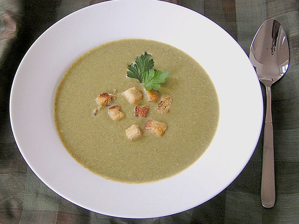 Spinatcremesuppe mit Käsecroutons von marloh| Chefkoch