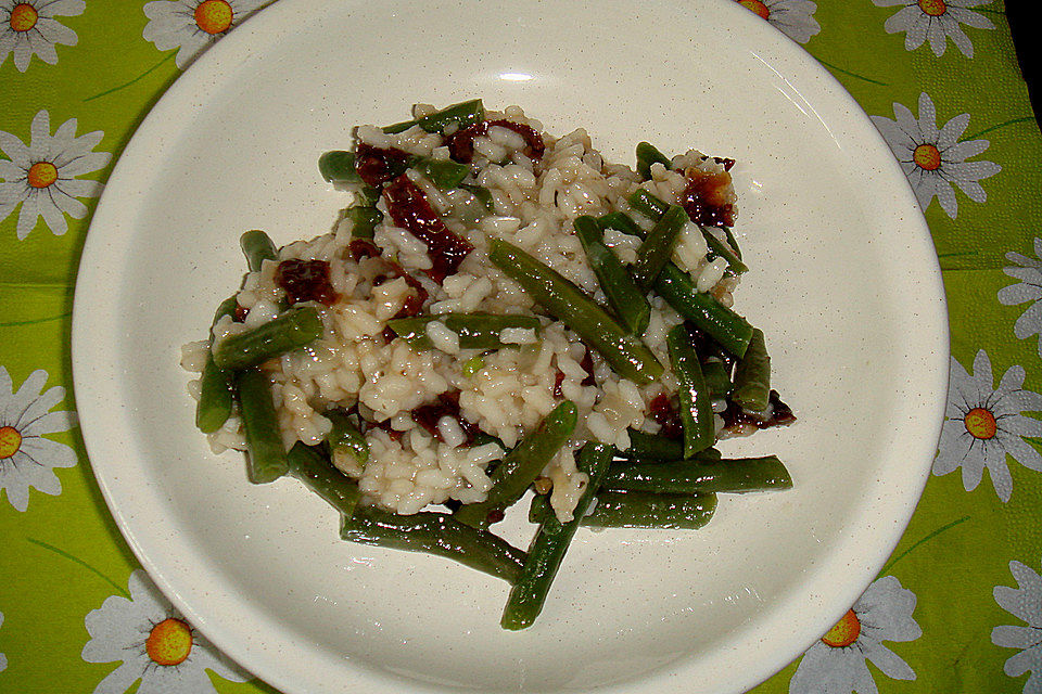 Risotto mit grünen Bohnen und getrockneten Tomaten