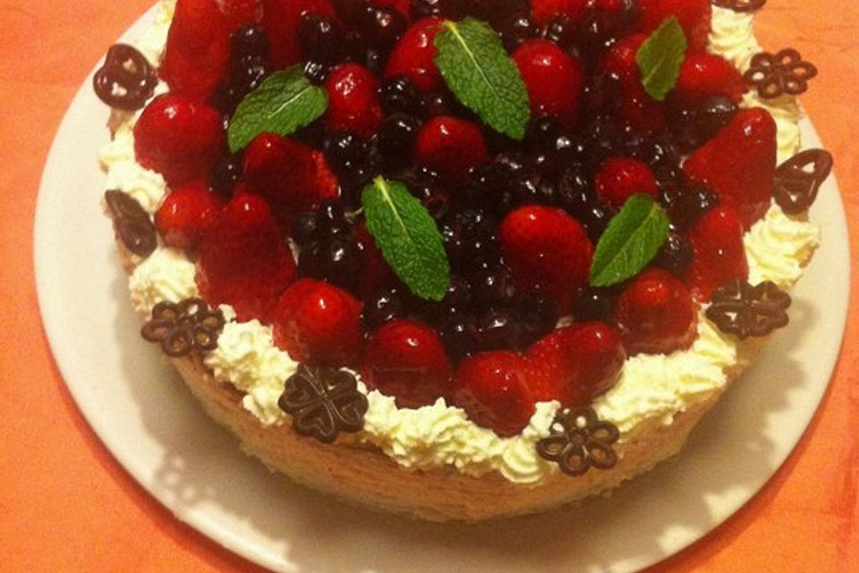 Erdbeertorte mit Vanille - Sahnecreme