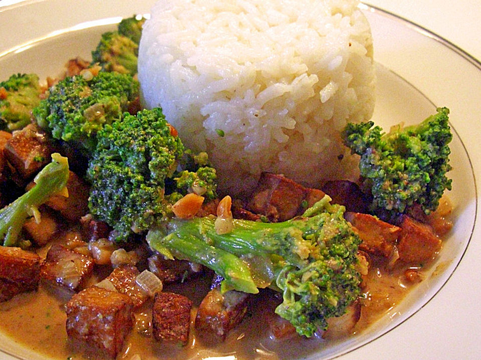 Brokkoli mit Tofu in süßer Erdnuss-Sojasauce von aegeling| Chefkoch