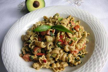 Schnelle Pasta mit Tomaten-Avocado-Sauce von aiksasa| Chefkoch