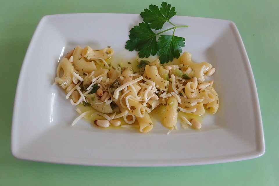 Sehr schnelle Pasta mit Knoblauchbutter