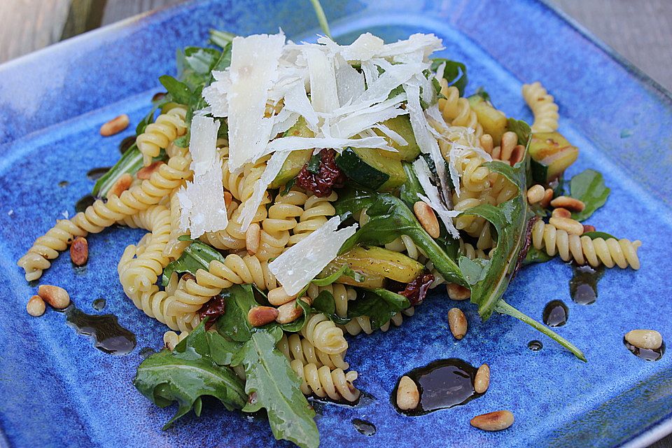 1a Sommer - Nudelsalat mit Honig - Senf - Dressing