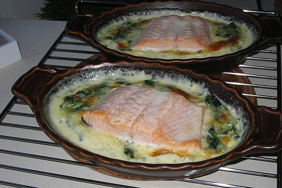 Lachs auf Blattspinat