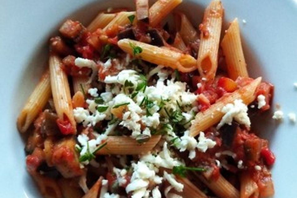 Penne mit Auberginen und Tomate