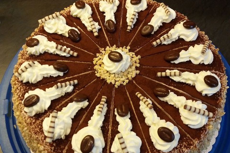 Cappuccino-Nuss Torte