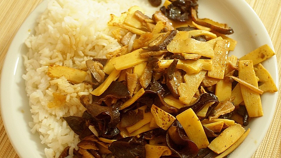 Geschmorte schwarze Pilze und Bambussprossen nach Peking - Art von judith
