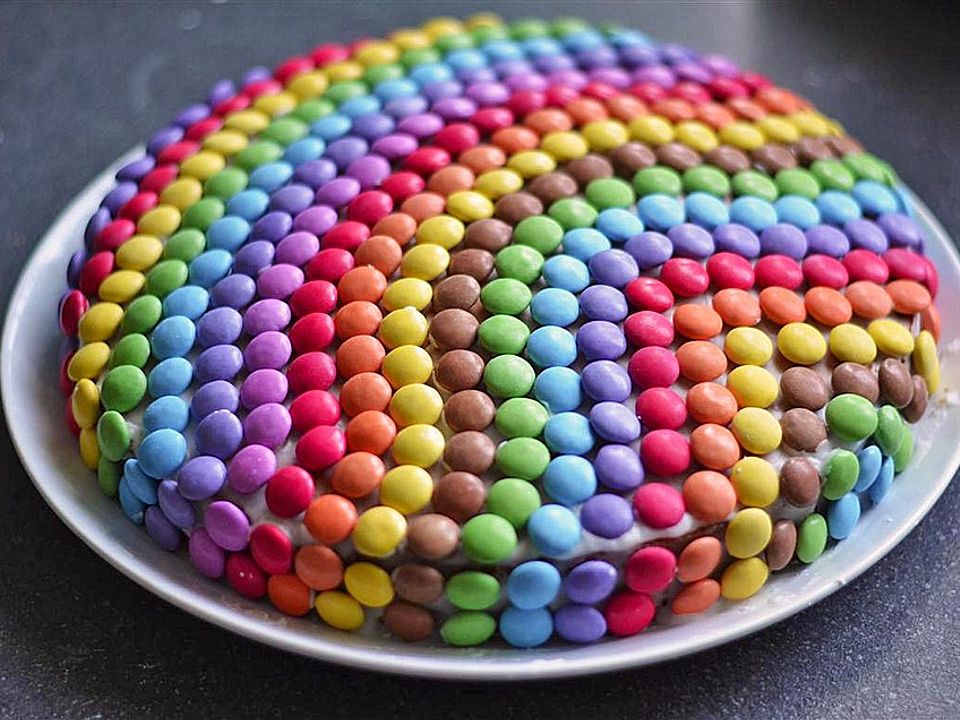 Smarties-Kuchen von letta22 | Chefkoch