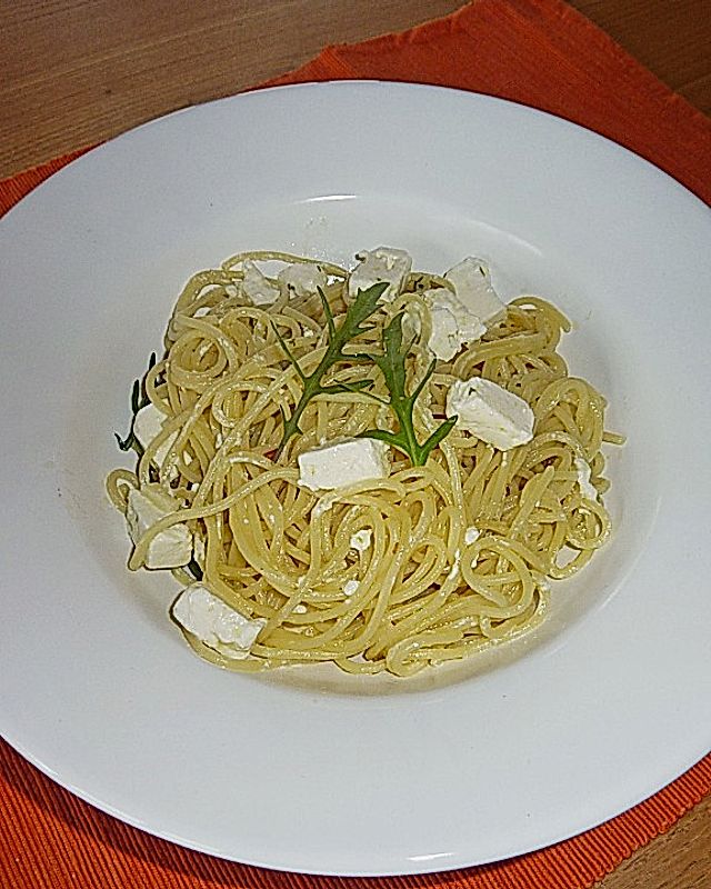 Spaghetti mit Knoblauchöl und Feta