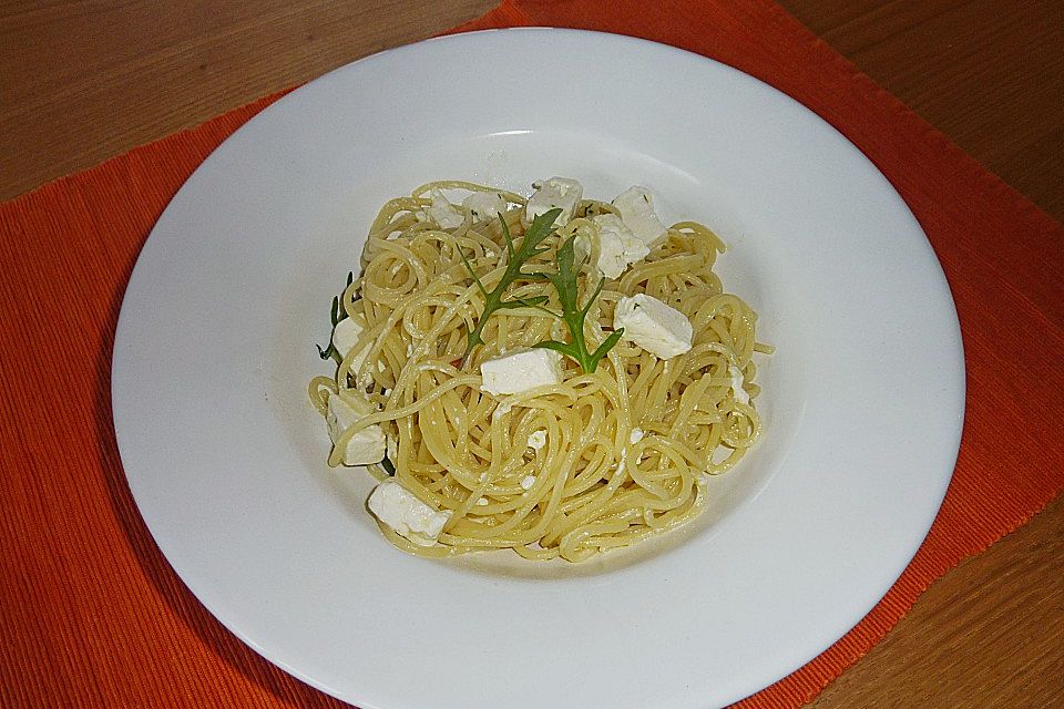 Spaghetti mit Knoblauchöl und Feta