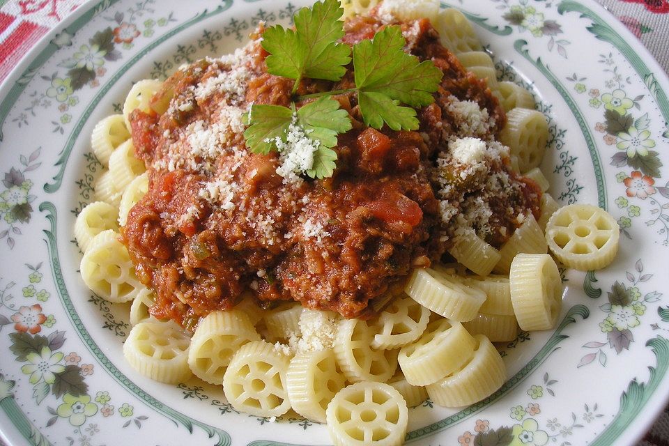 Nudeln in Thunfisch - Tomaten - Sauce