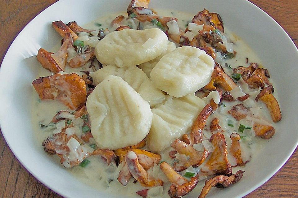 Gnocchi mit Pfifferlingen und Salbei