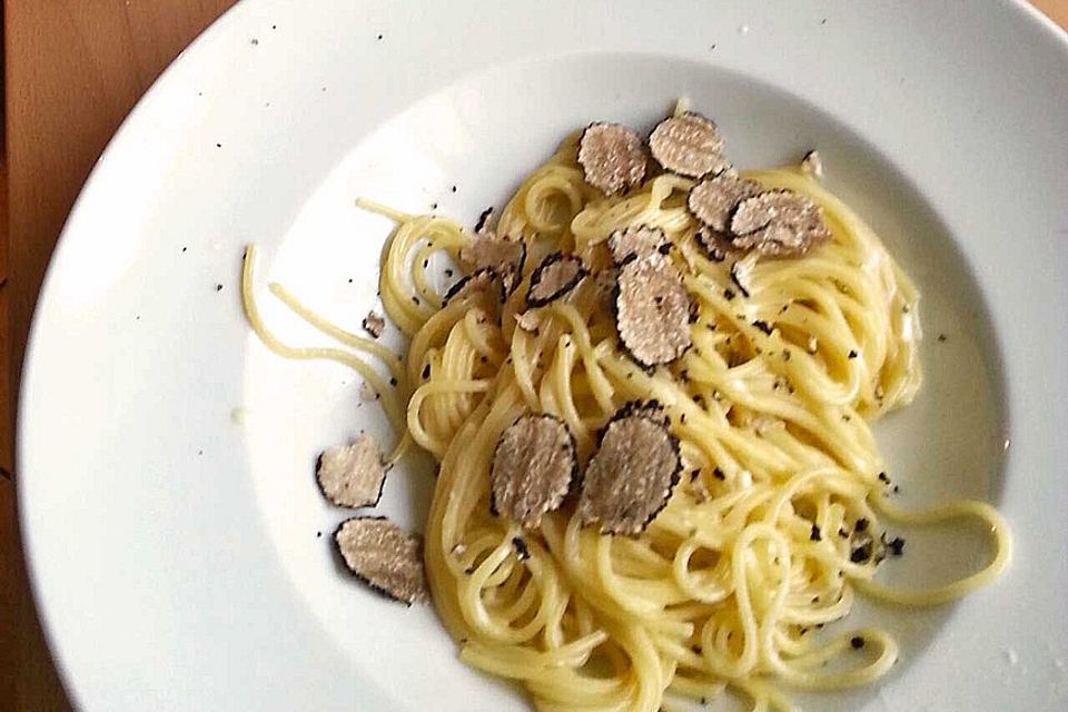 Pasta mit schwarzen Trüffeln