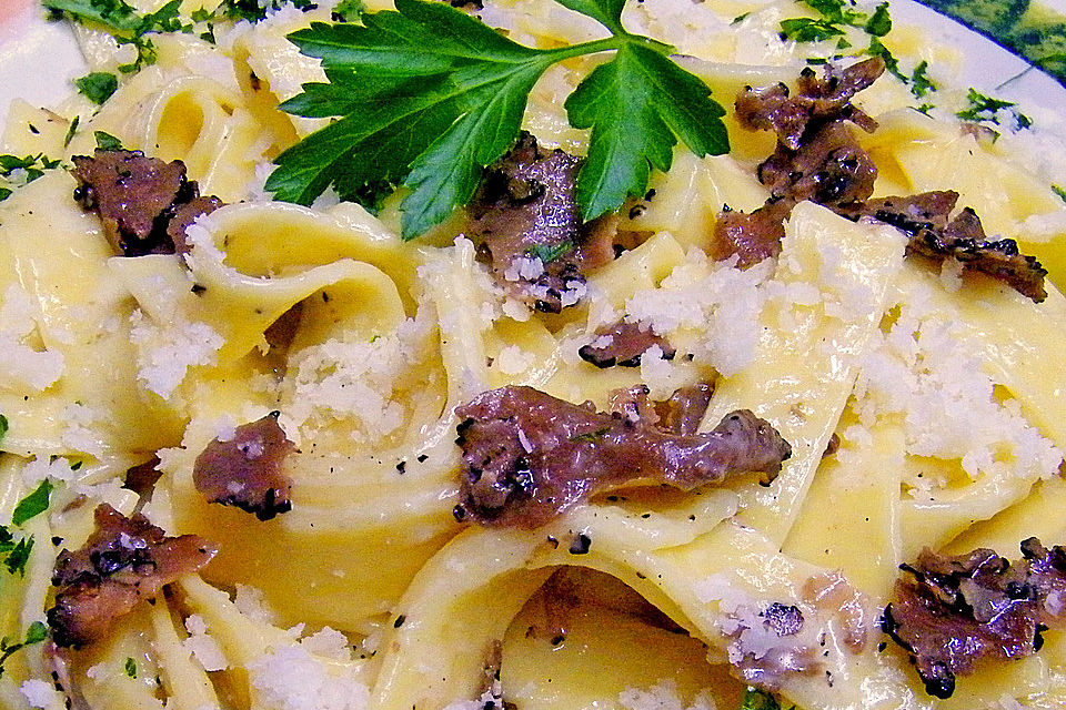 Pasta mit schwarzen Trüffeln