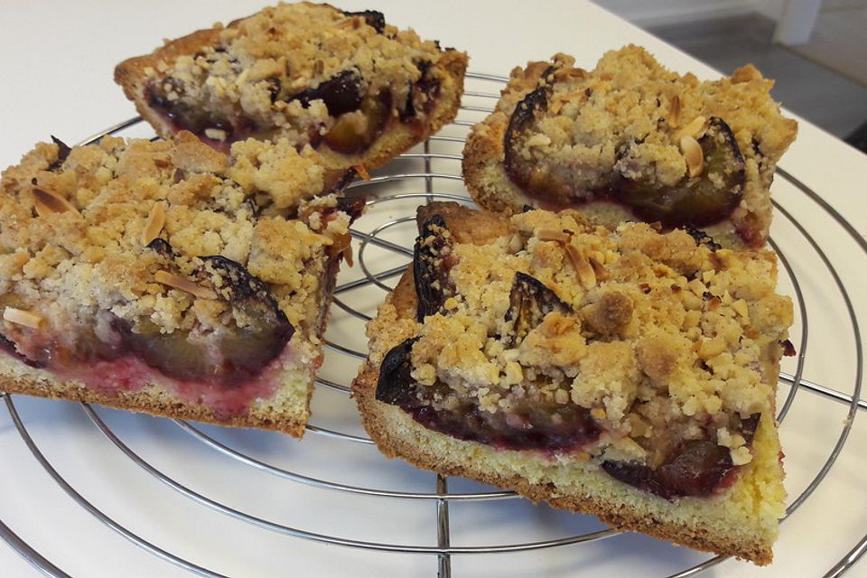 Omas Streusel - Zwetschgenkuchen mit Mürbteig