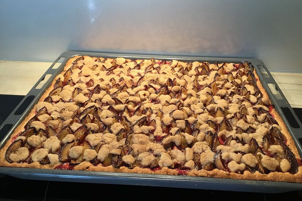 Omas Streusel - Zwetschgenkuchen mit Mürbteig