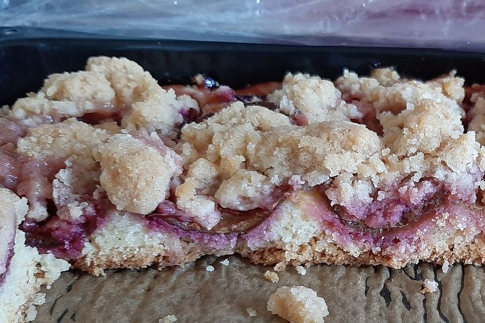 Omas Streusel - Zwetschgenkuchen mit Mürbteig