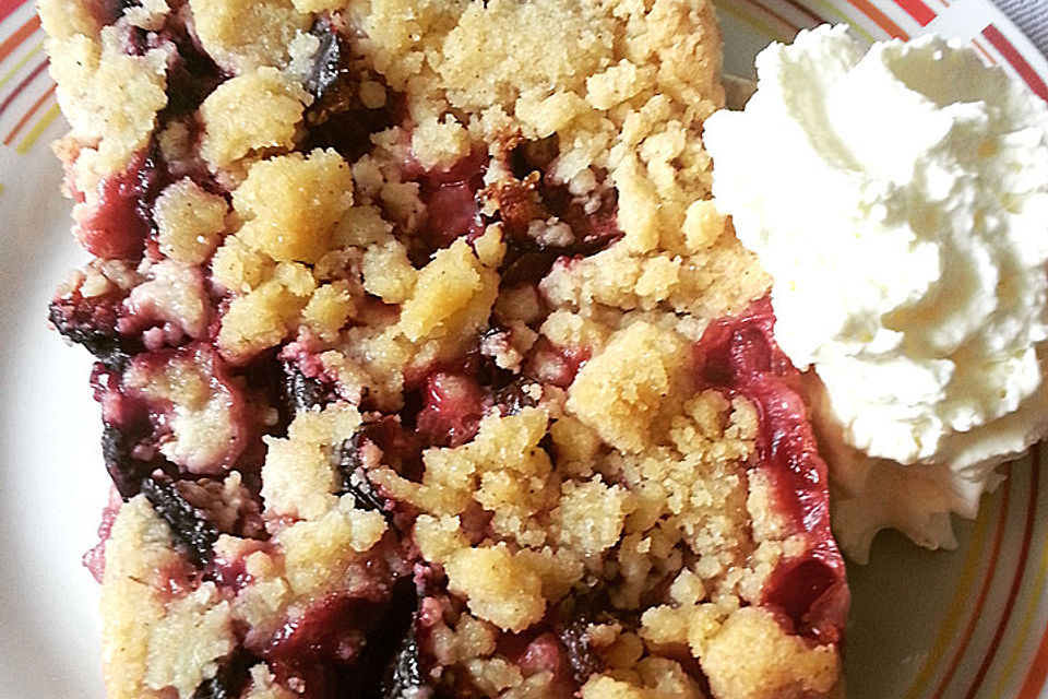 Omas Streusel - Zwetschgenkuchen mit Mürbteig