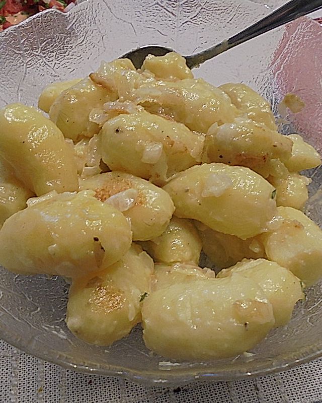 Kartoffelspieße mit Zwiebel - Sahne - Sauce