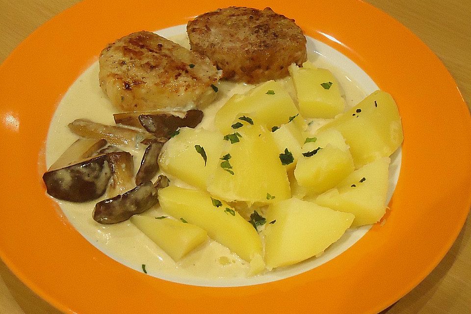 Schweinemedaillons im Parmaschinkenmantel mit Steinpilz-Gorgonzola-Sauce