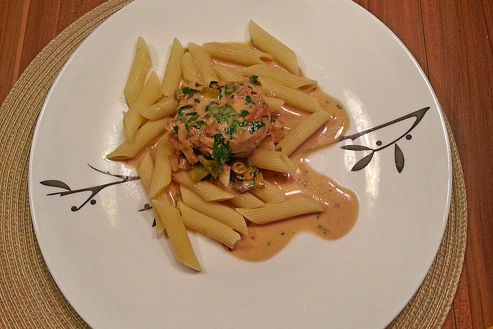 Schweinemedaillons im Parmaschinkenmantel mit Steinpilz-Gorgonzola-Sauce