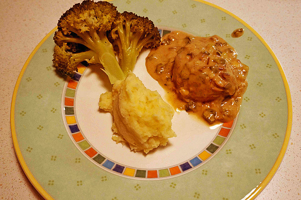 Schweinemedaillons im Parmaschinkenmantel mit Steinpilz-Gorgonzola-Sauce