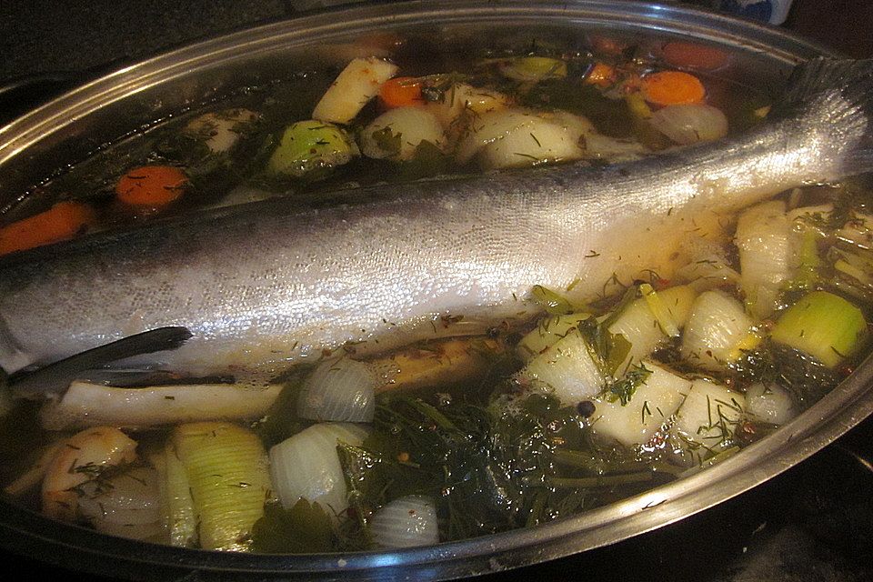 Lachs aus dem Weinsud