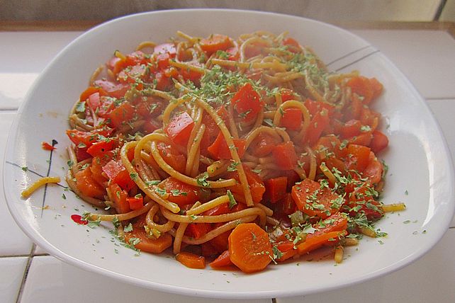 Spaghetti mit Karotten - Paprika - Sauce von KundK| Chefkoch