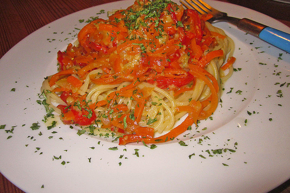 Spaghetti mit Karotten - Paprika - Sauce