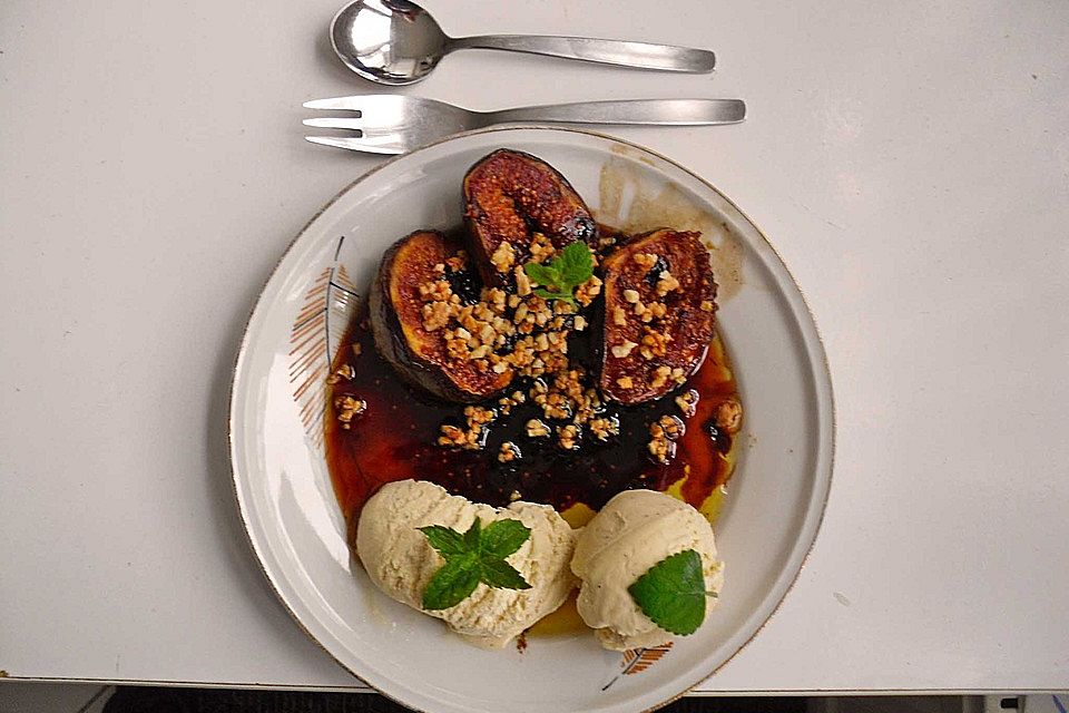 Karamellisierte Feigen mit Madeira - Balsamico - Reduktion